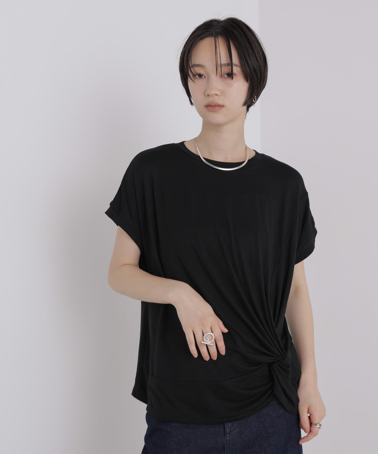 フロントツイストデザインノースリーブカットトップス