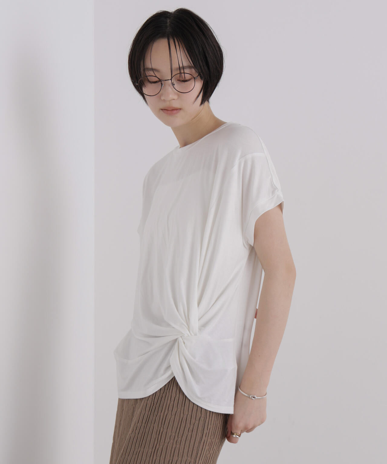 フロントツイストデザインノースリーブカットトップス