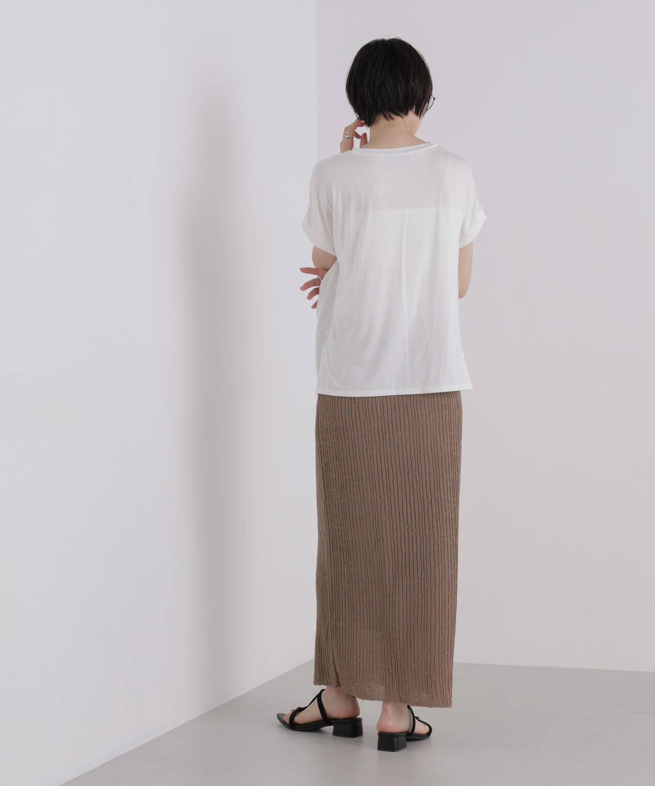 フロントツイストデザインノースリーブカットトップス