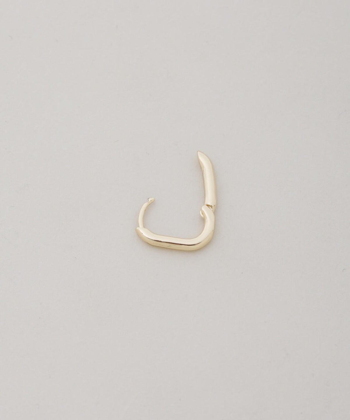オーバルフープピアス