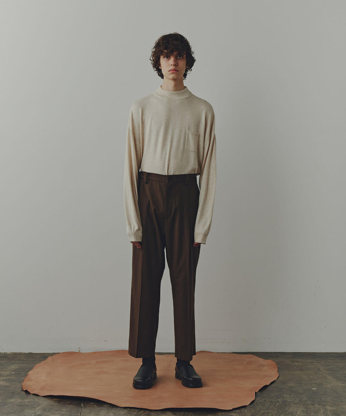 WEB限定/「Commonuse」クルーネックポケットニット