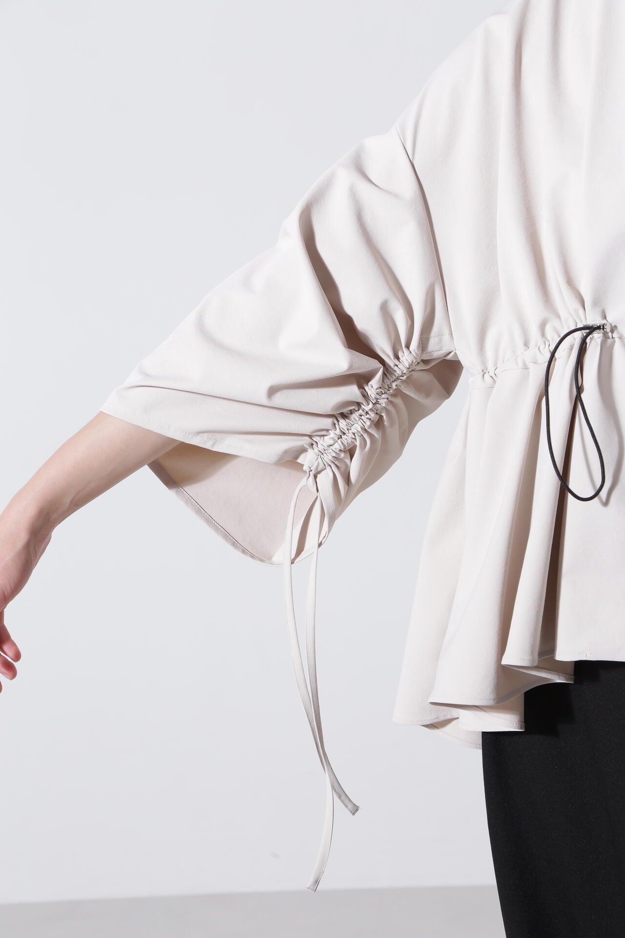 ドローストリングギャザーブラウス