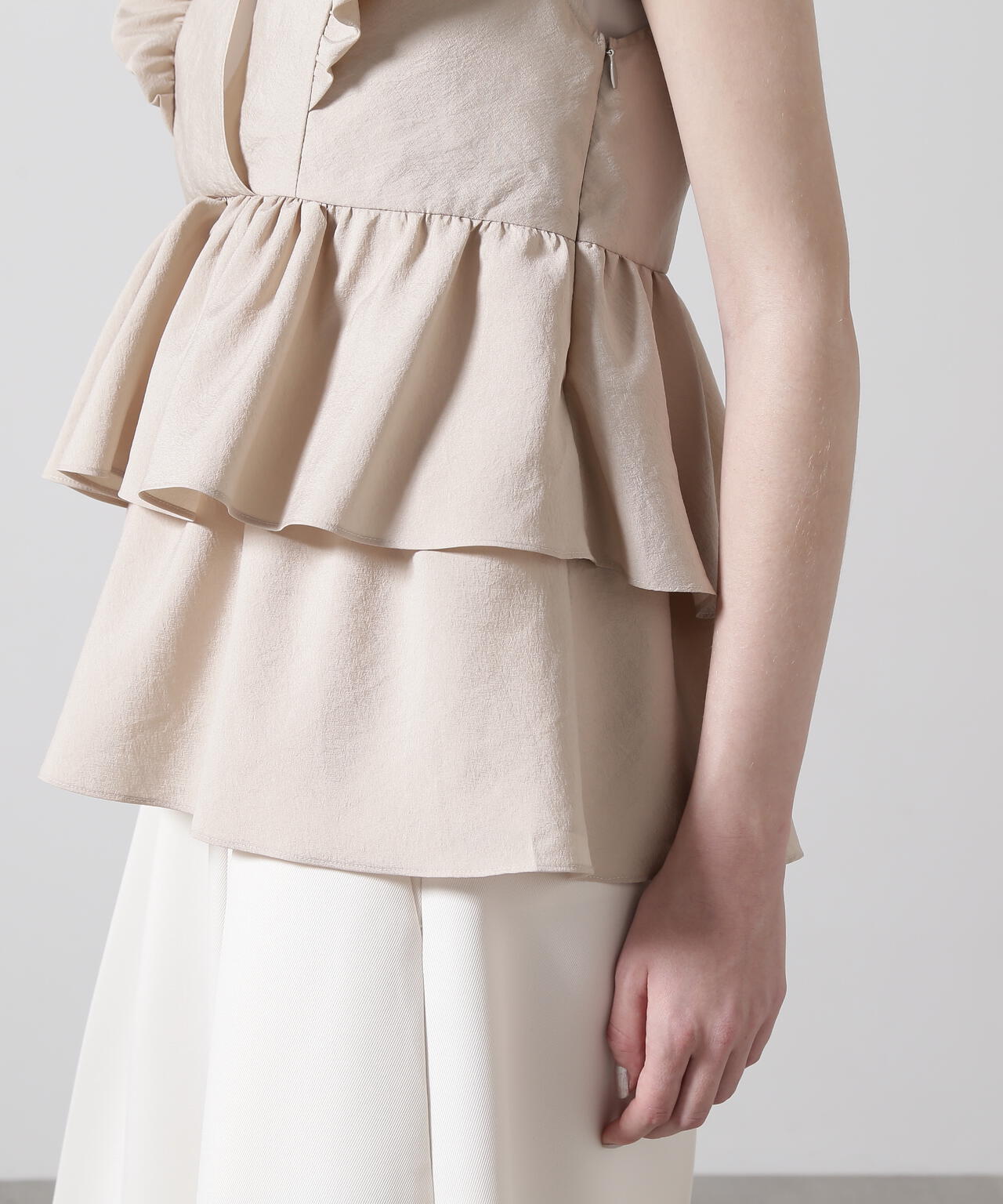 フリルブラウス