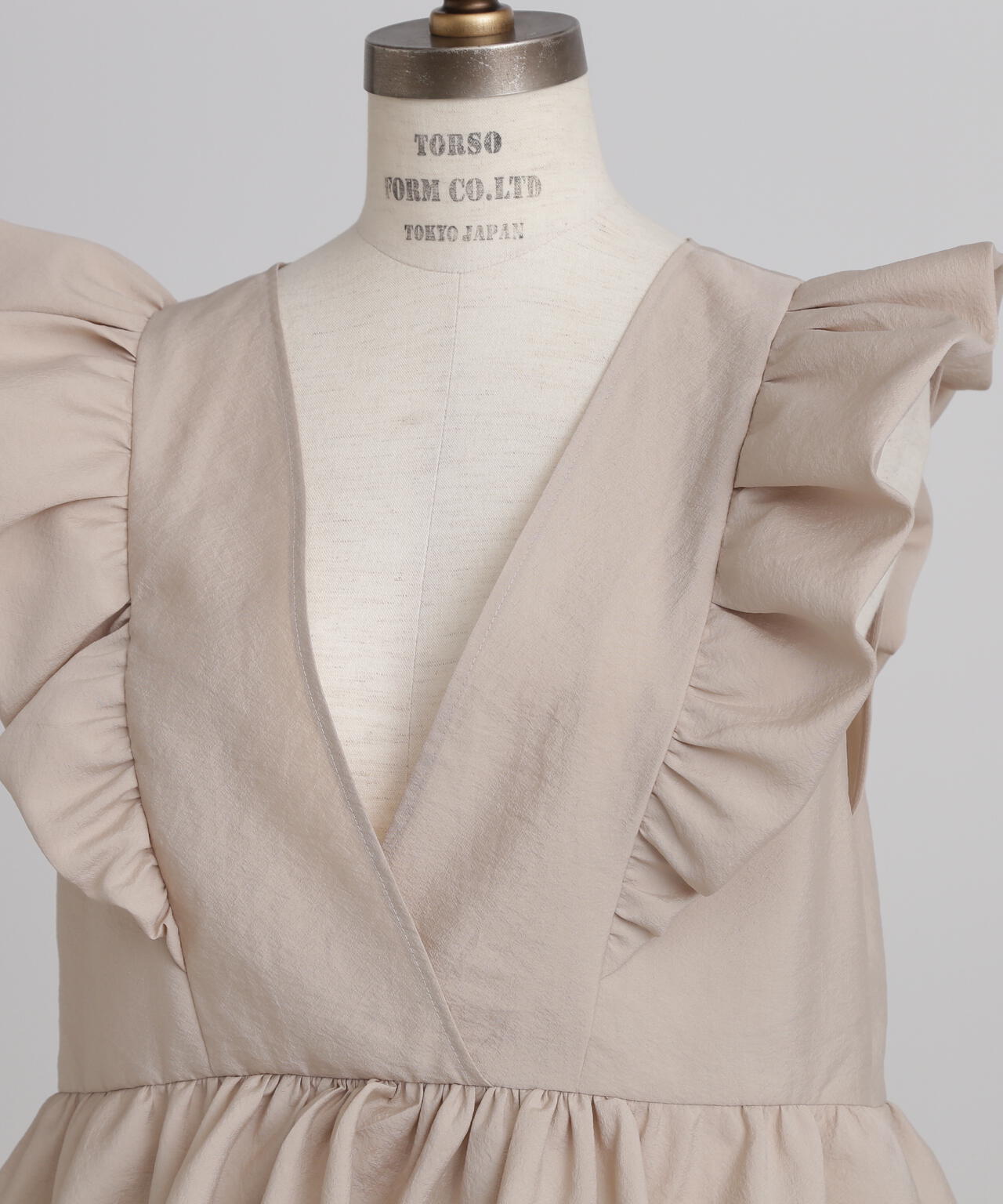 フリルブラウス