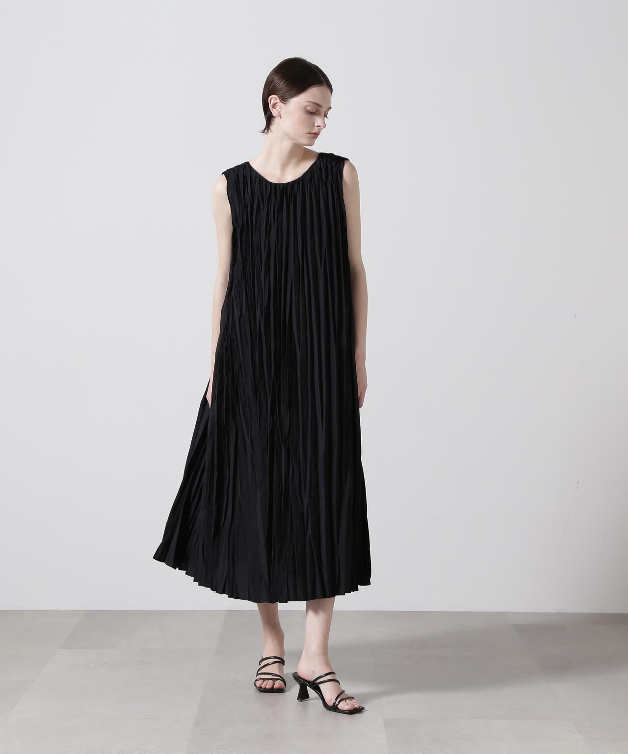 ランダムプリーツドレス