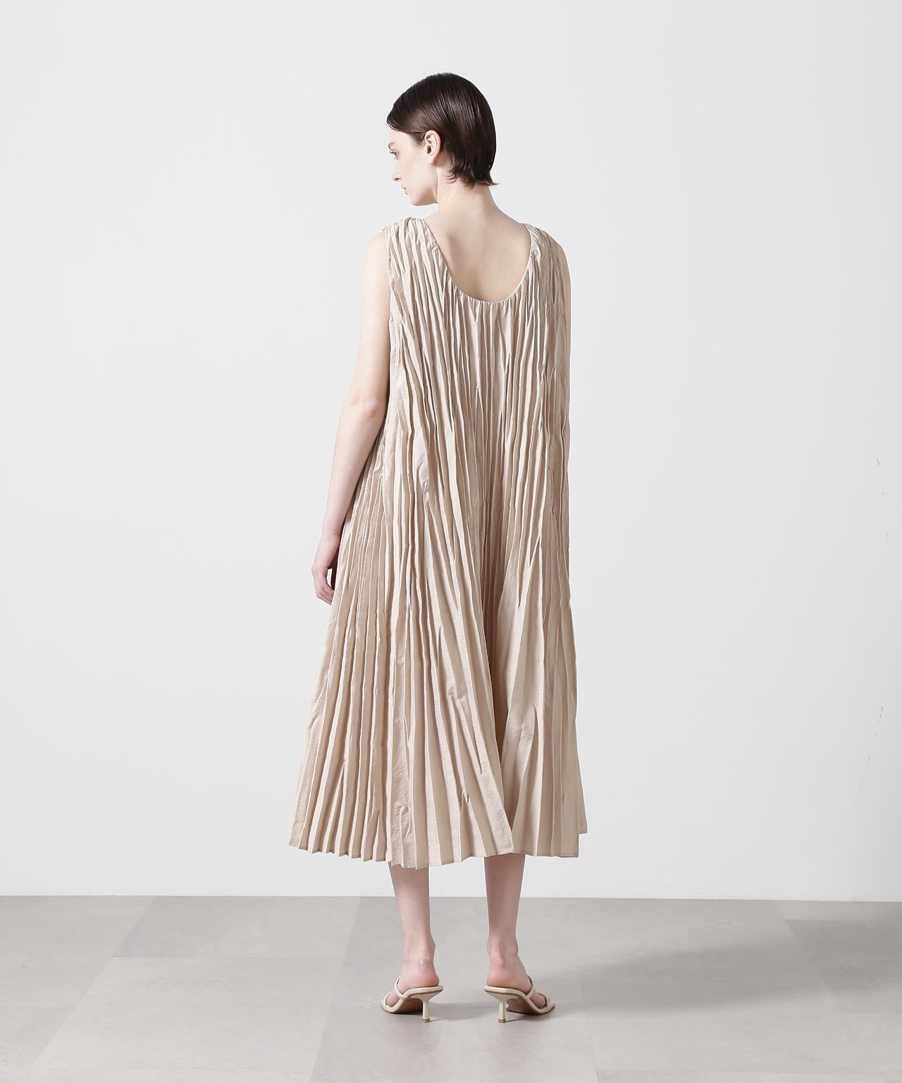 ランダムプリーツドレス