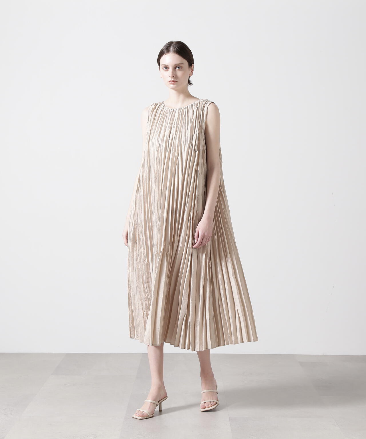 ランダムプリーツドレス