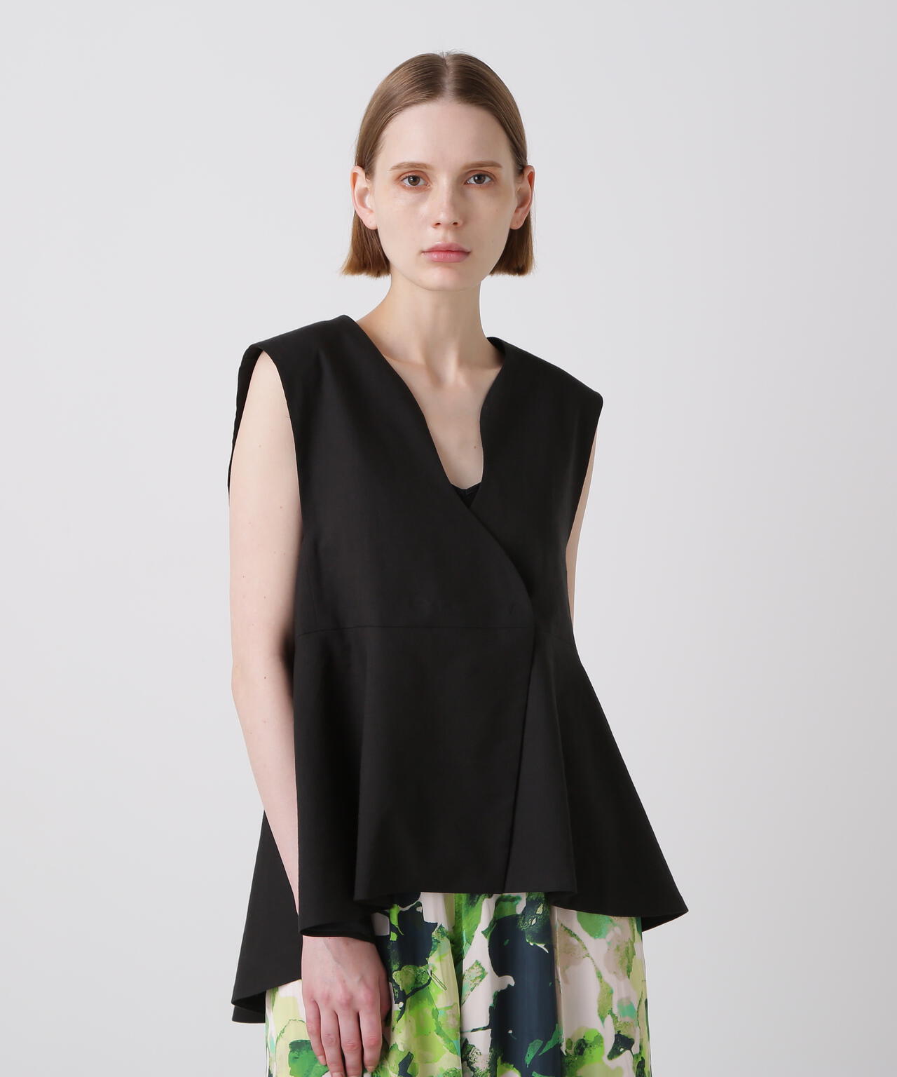 麻ストレッチカーヴィーネックジレ