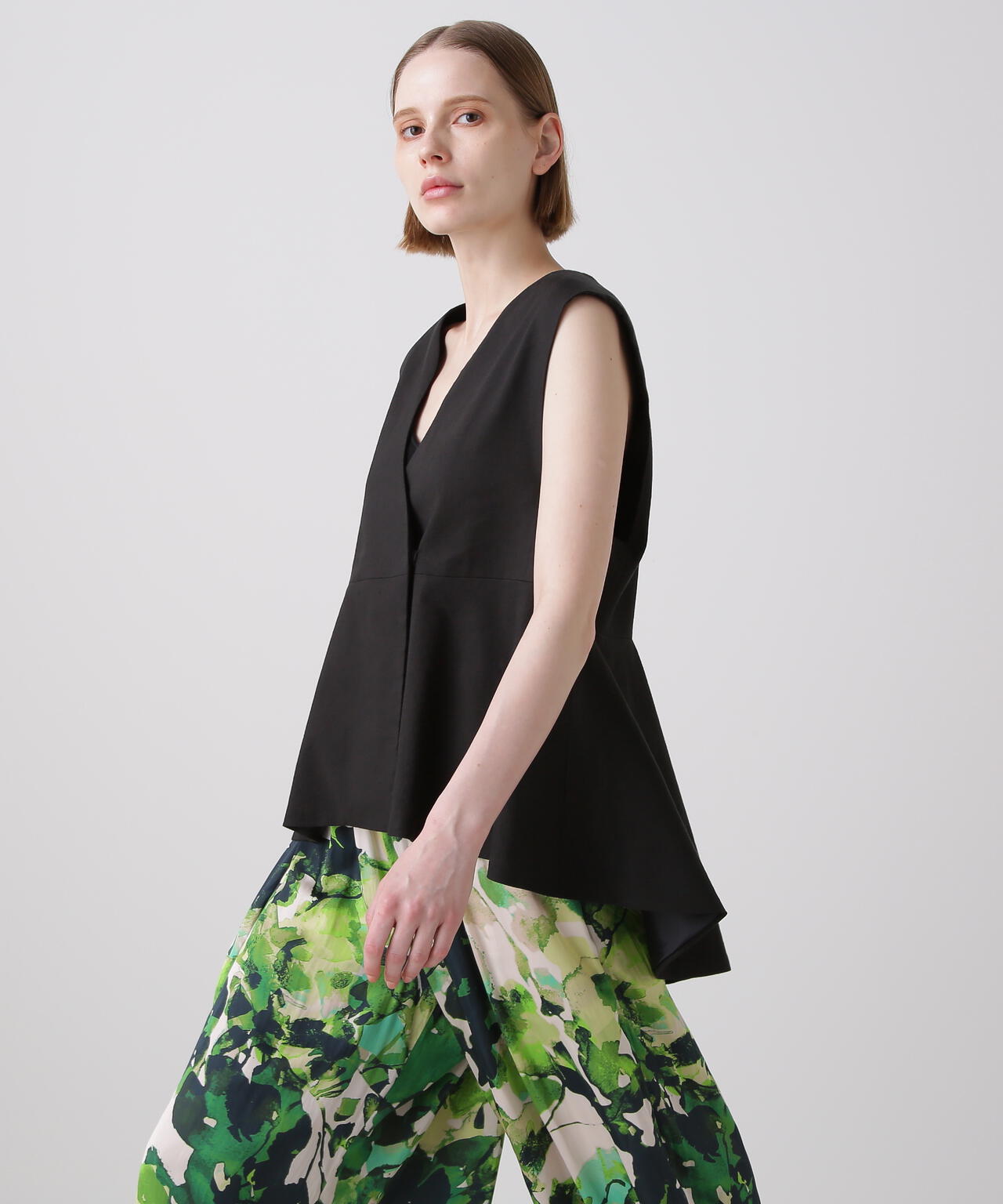 麻ストレッチカーヴィーネックジレ