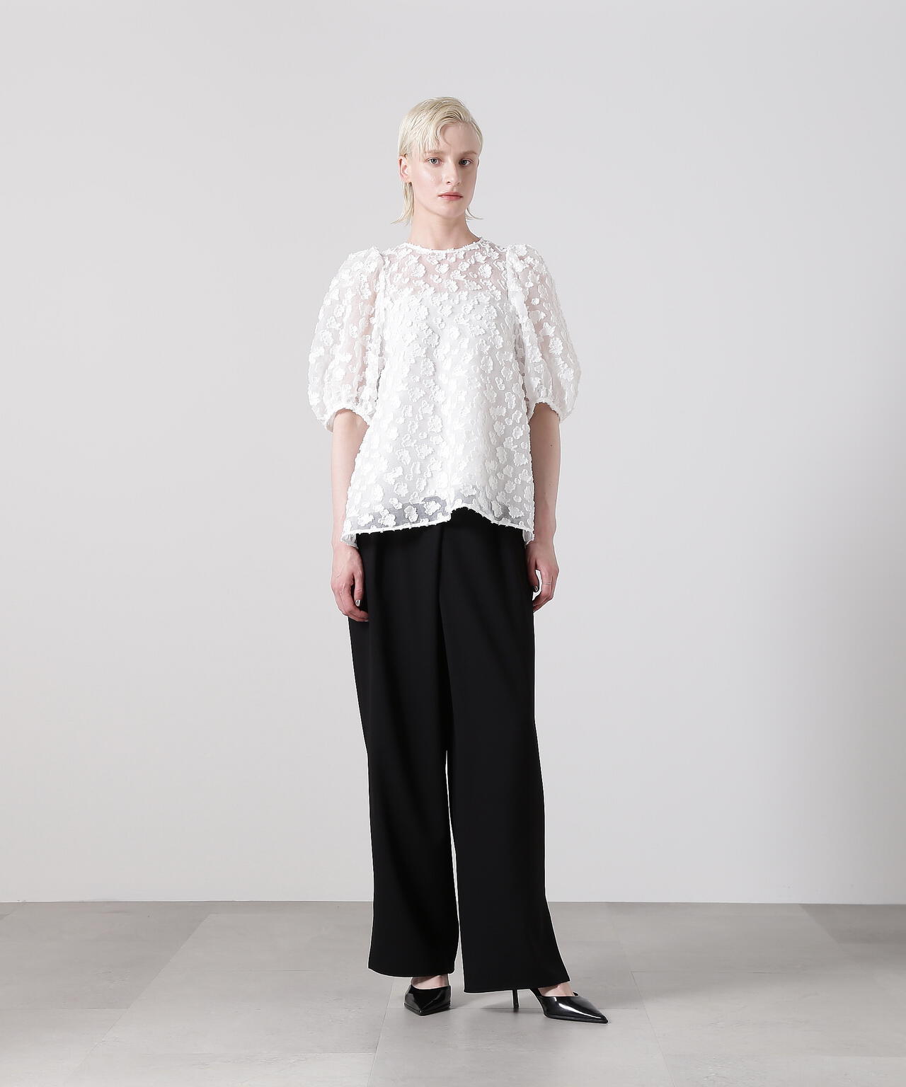 【VERY 8月号掲載商品】フラワーカットジャガードブラウス