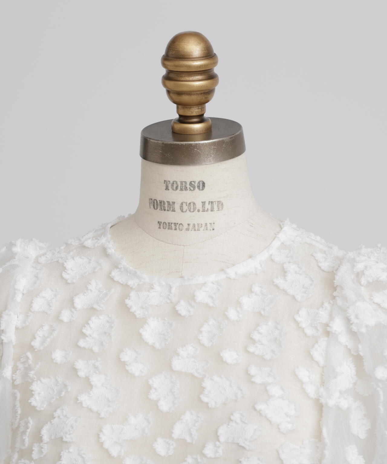 【VERY 8月号掲載商品】フラワーカットジャガードブラウス