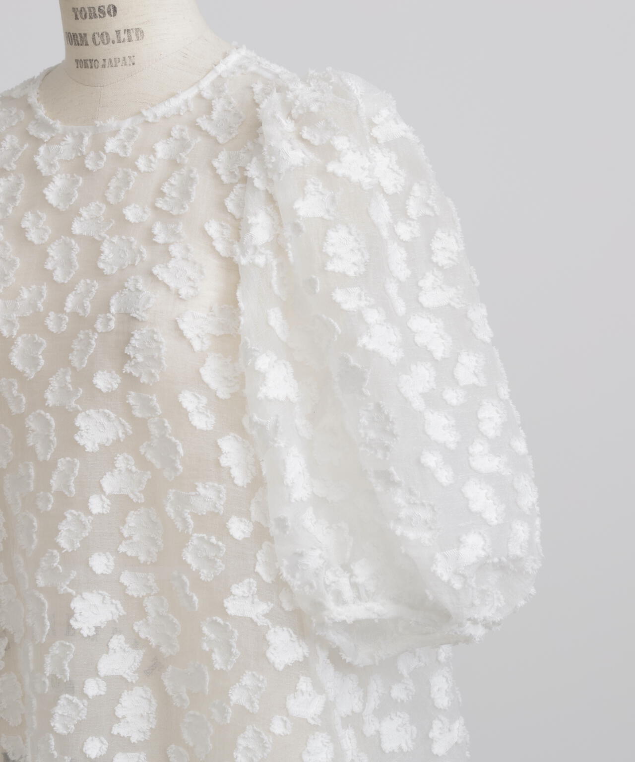 【VERY 8月号掲載商品】フラワーカットジャガードブラウス