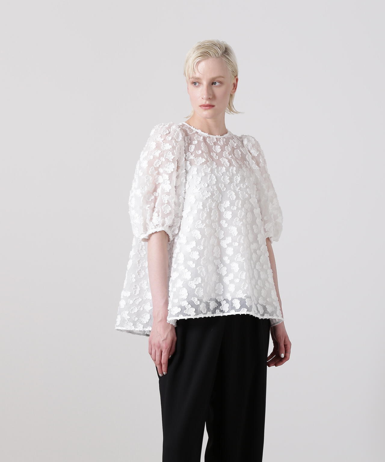 【VERY 8月号掲載商品】フラワーカットジャガードブラウス