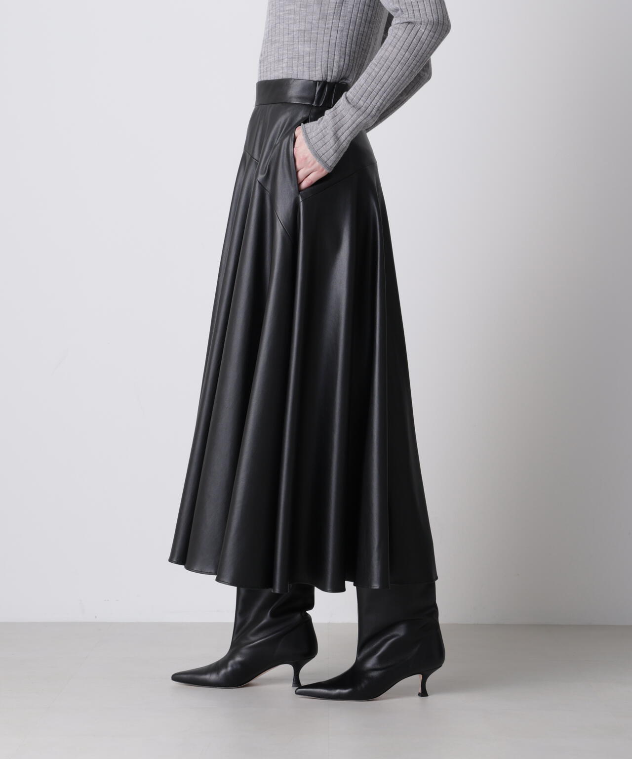 レザーライクフレアスカート