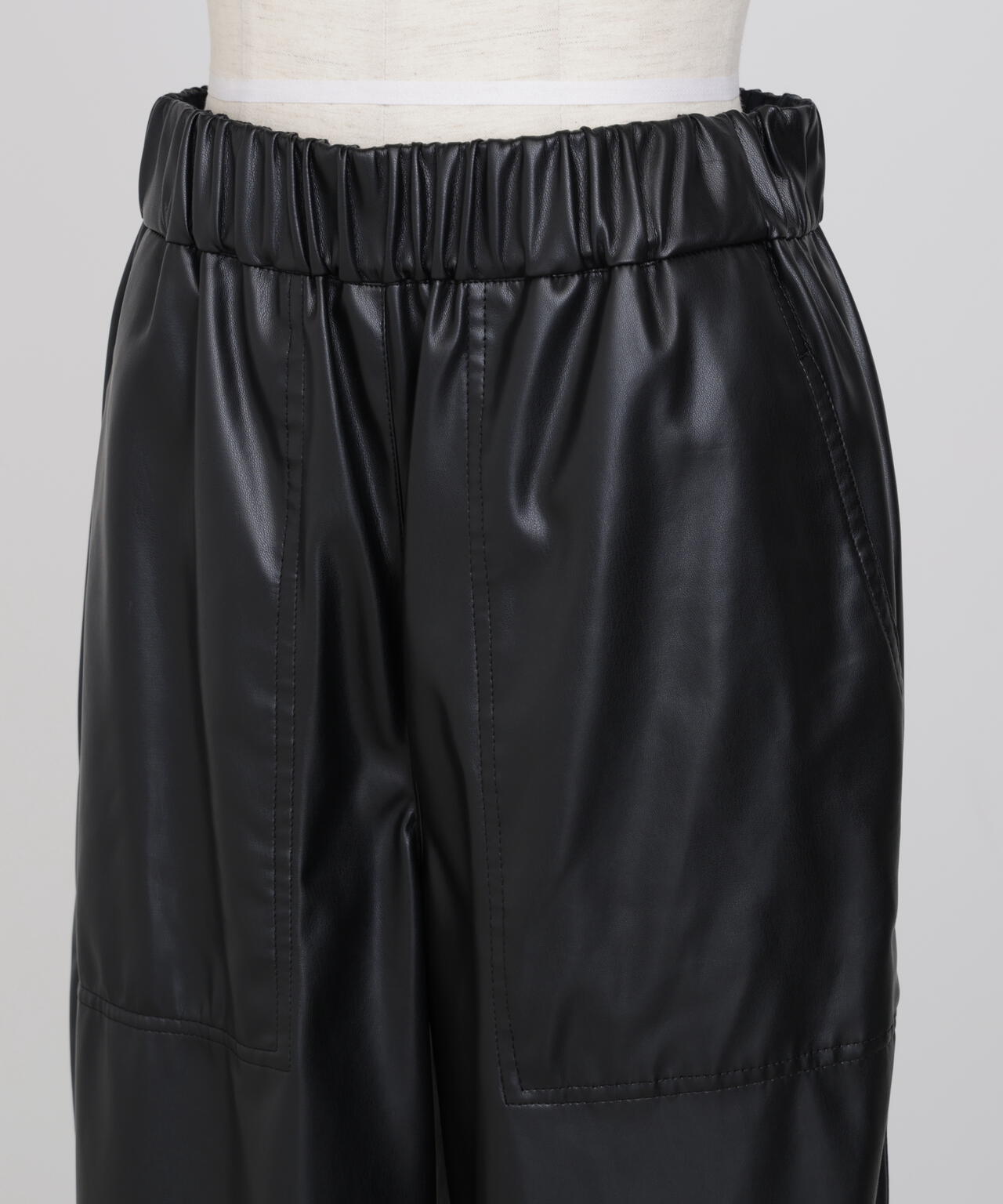 レザーライクパンツ