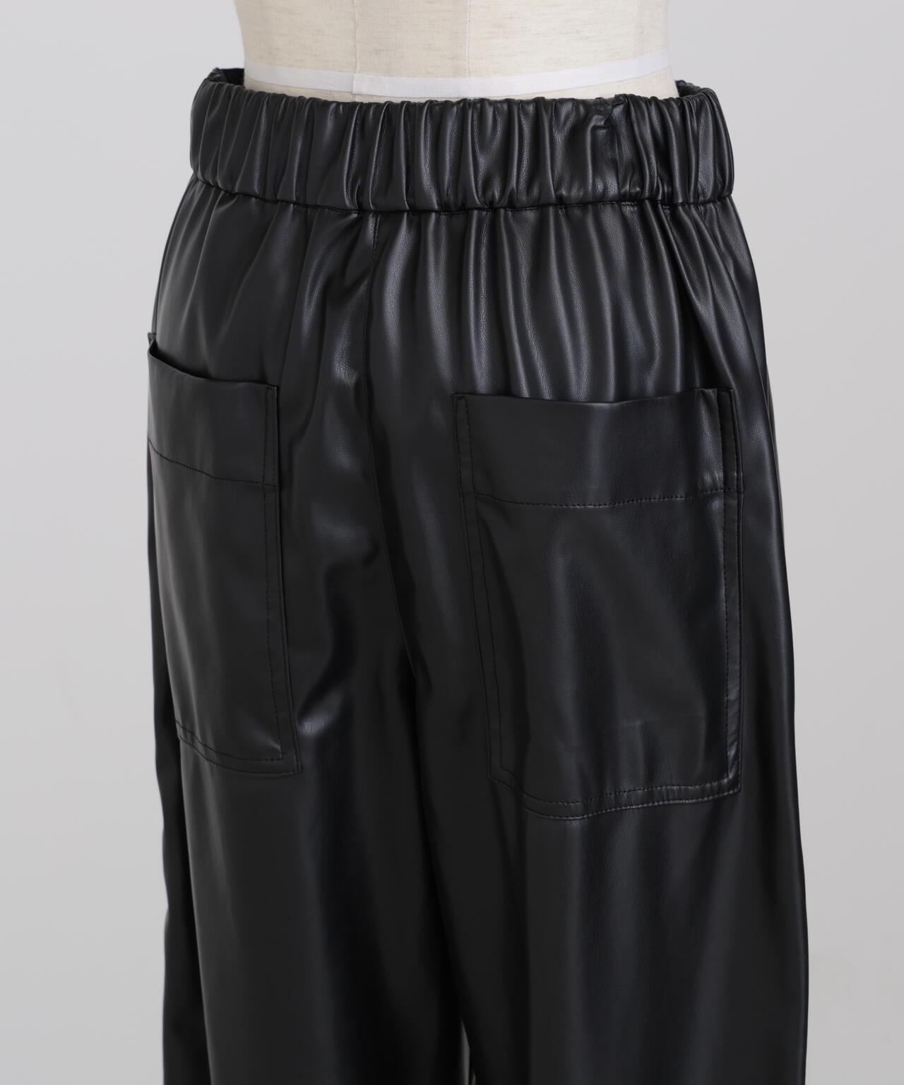 レザーライクパンツ