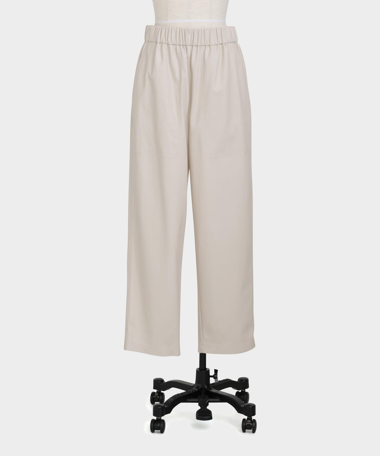 レザーライクパンツ