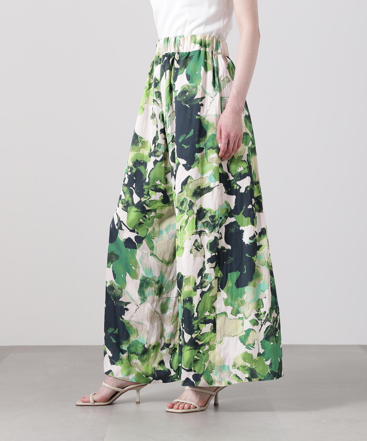 ビッグフラワープリントギャザーパンツ