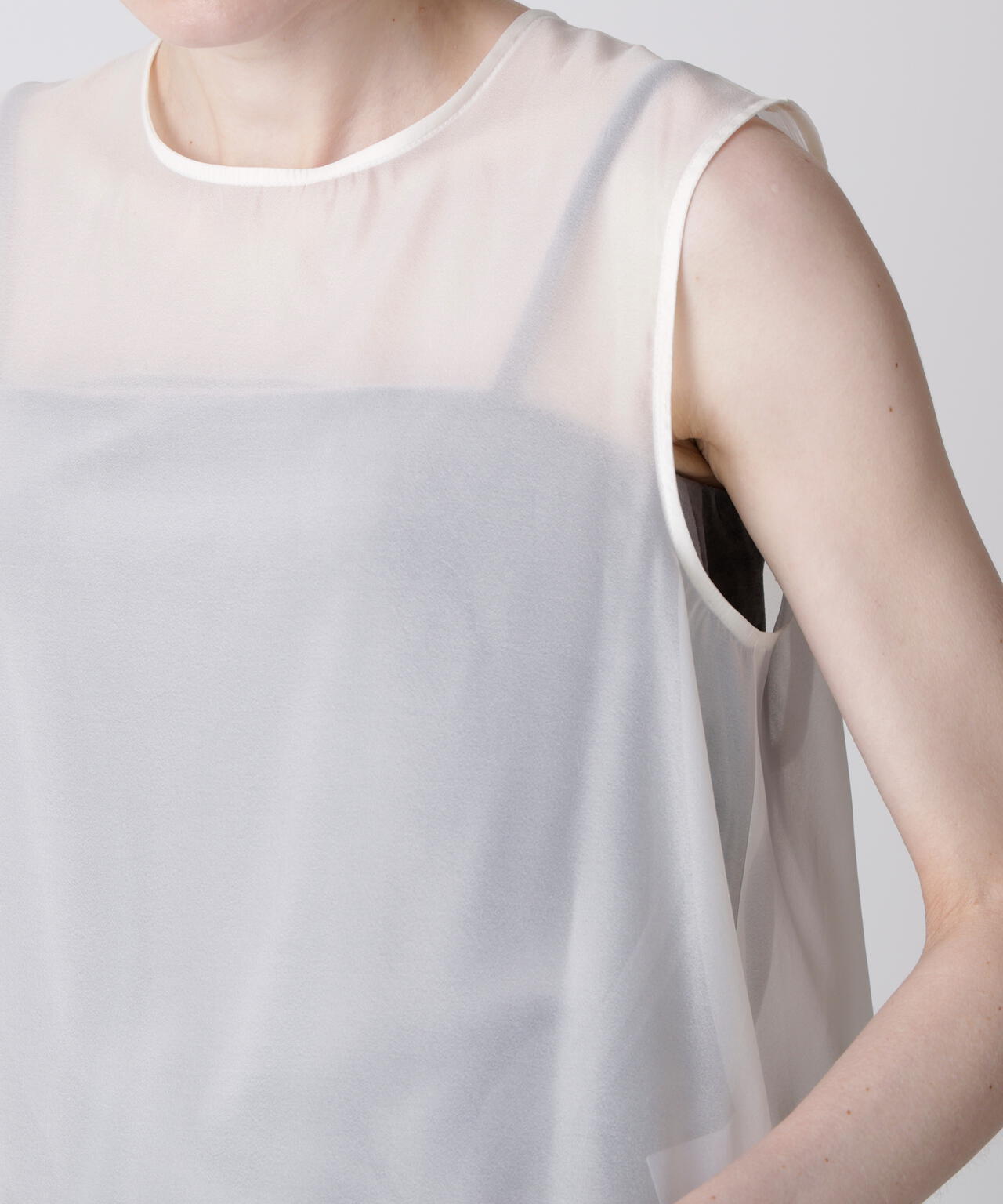 フェザーレイヤードニット