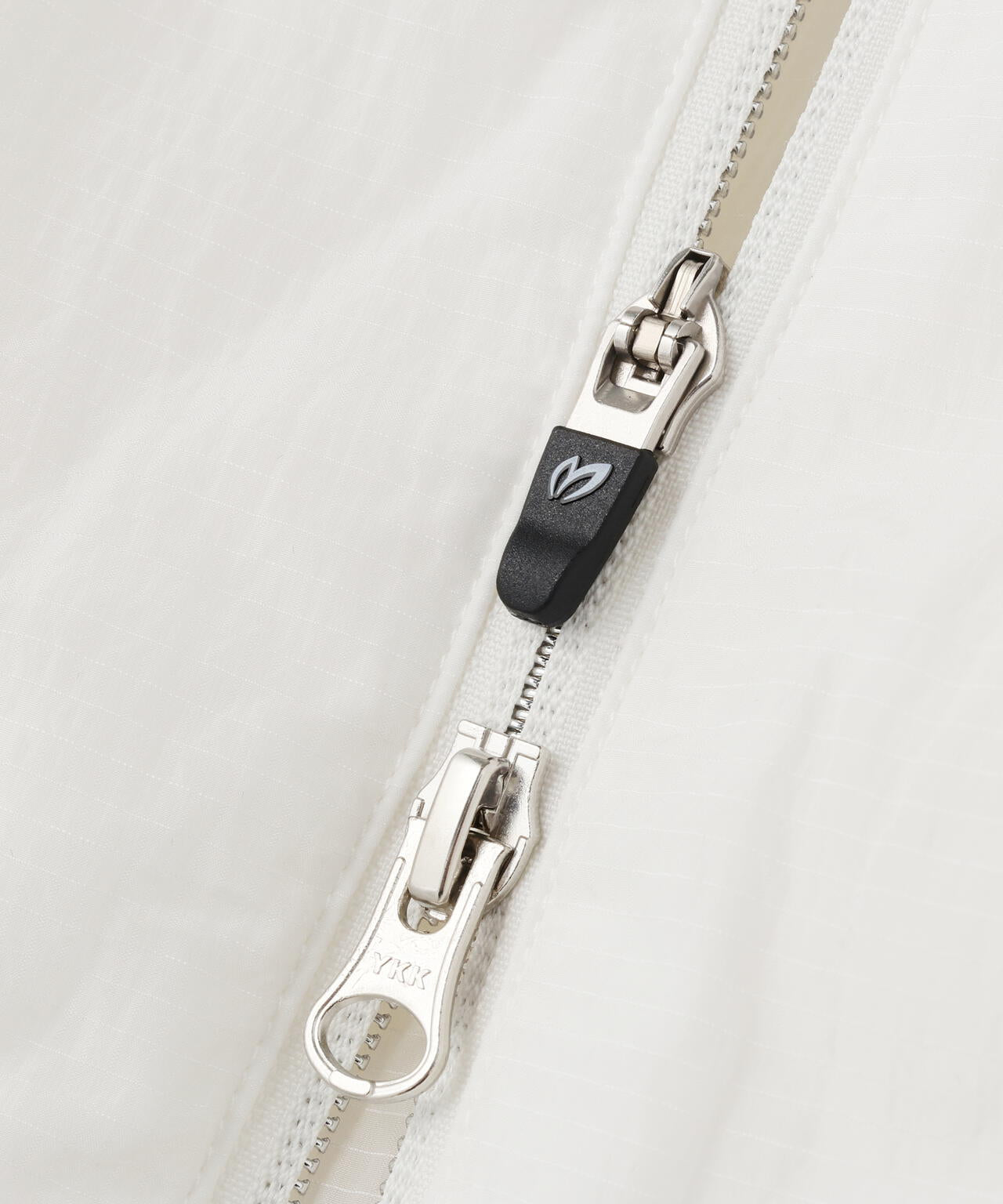 ナイロンリップ中綿フルジップベスト