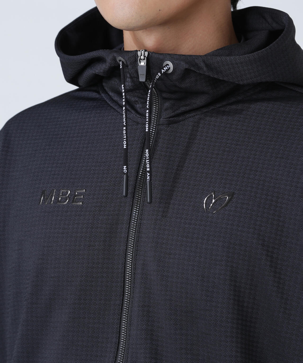 幾何学柄ジャガードフーディプルオーバー