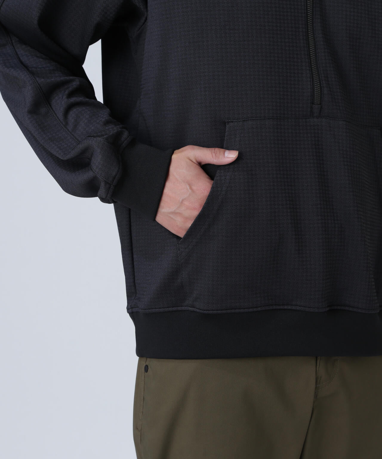 幾何学柄ジャガードフーディプルオーバー