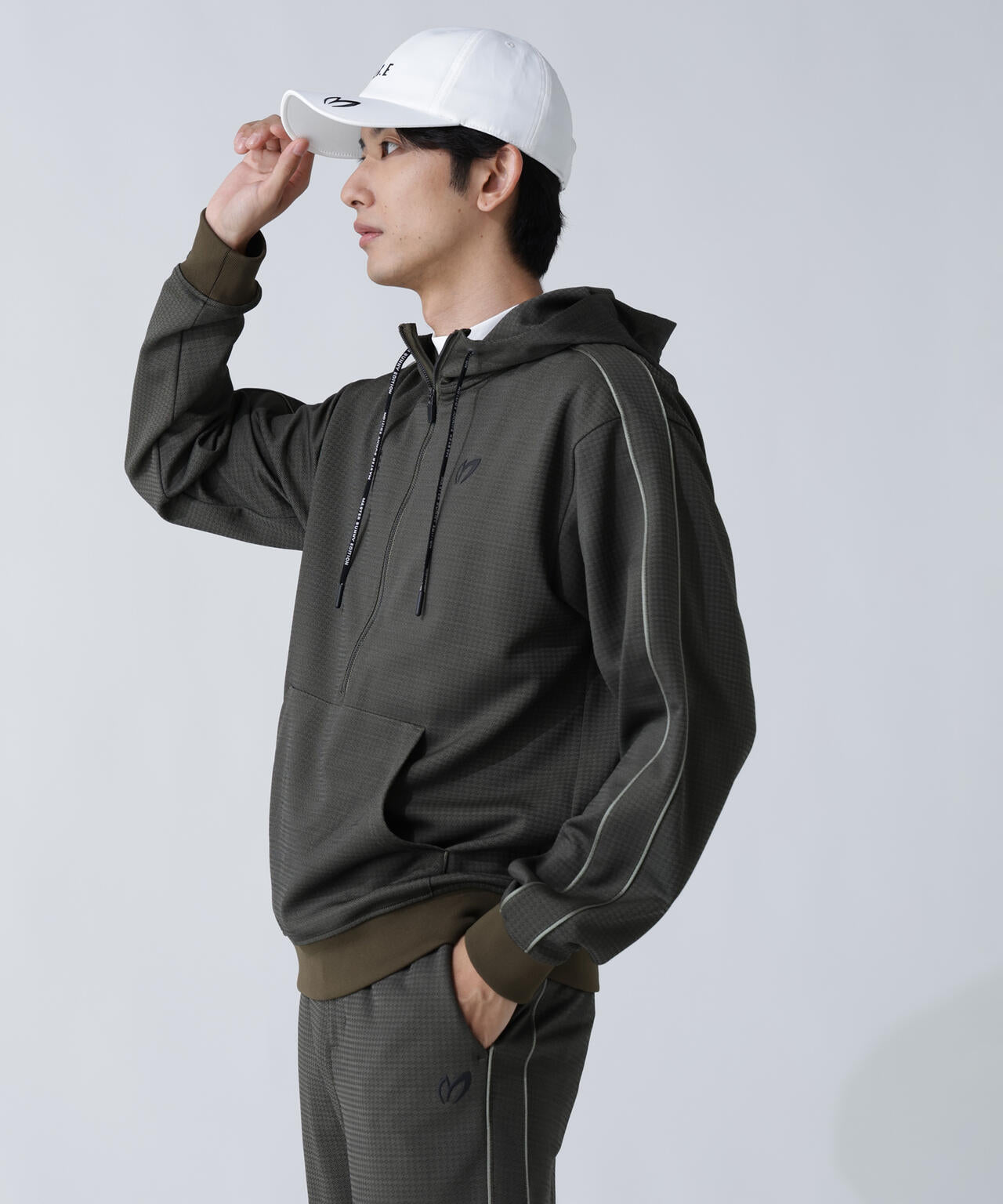 幾何学柄ジャガードフーディプルオーバー