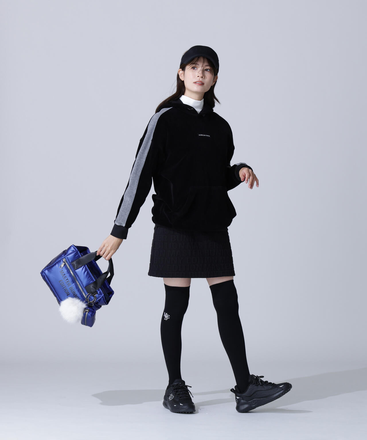 ファーポンチャーム付き合繊カートバッグ (UNISEX)