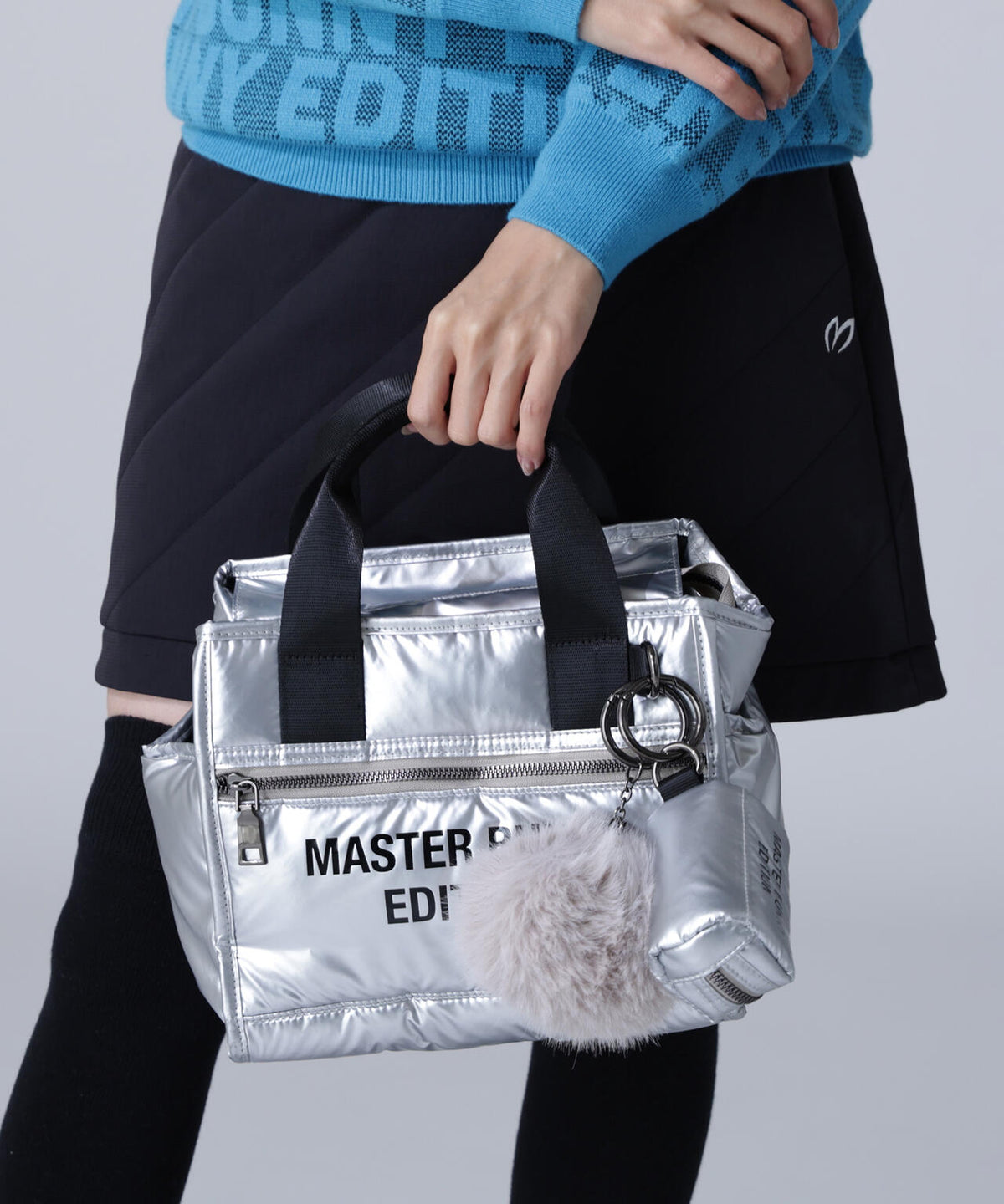 ファーポンチャーム付き合繊カートバッグ (UNISEX)