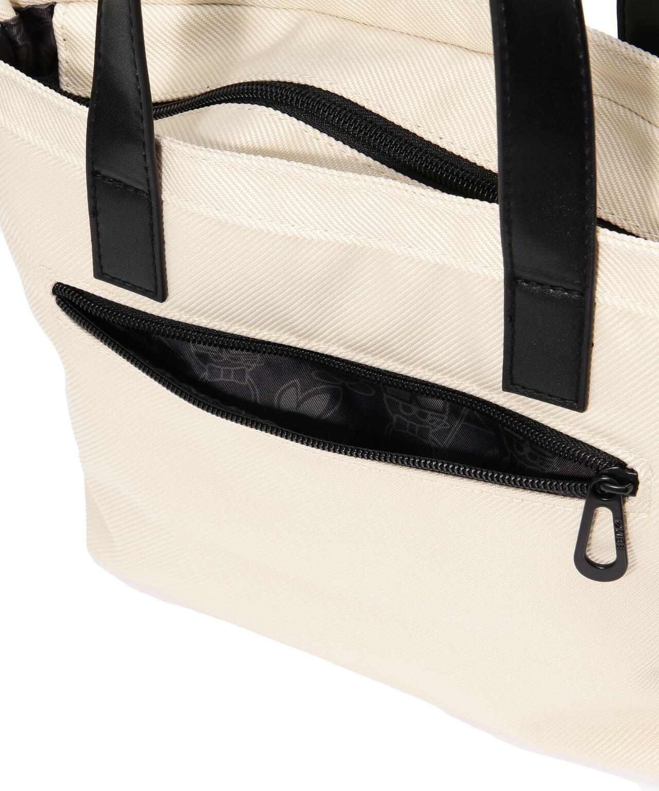 【公式オンライン限定】【SWAGGY BUNNY】カートバッグ (UNISEX)