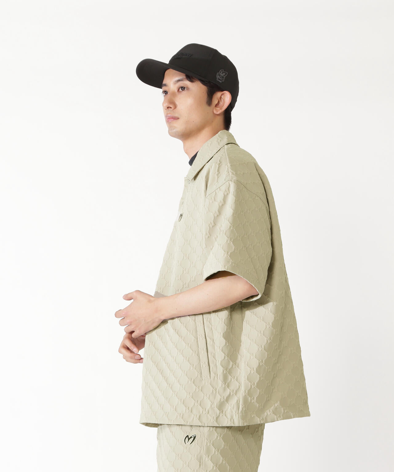 H:182cm/C:93/W:77/H:91 着用サイズ:5