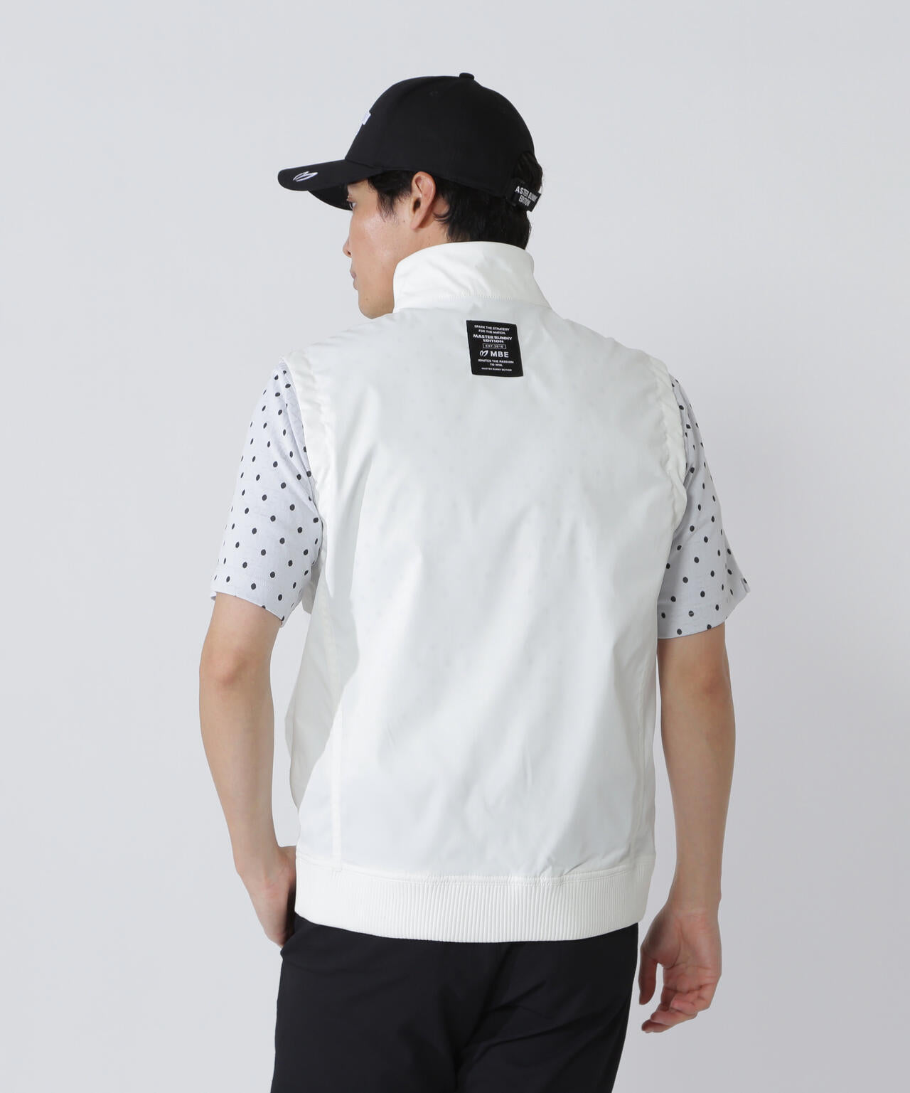 H:183/C:89/W:74/H:90 着用サイズ:5