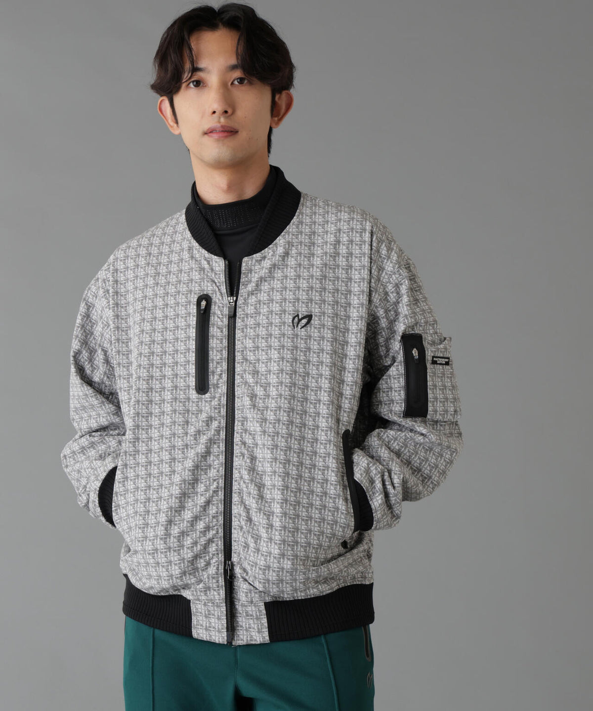 H:182cm/C:93/W:77/H:91 着用サイズ:5