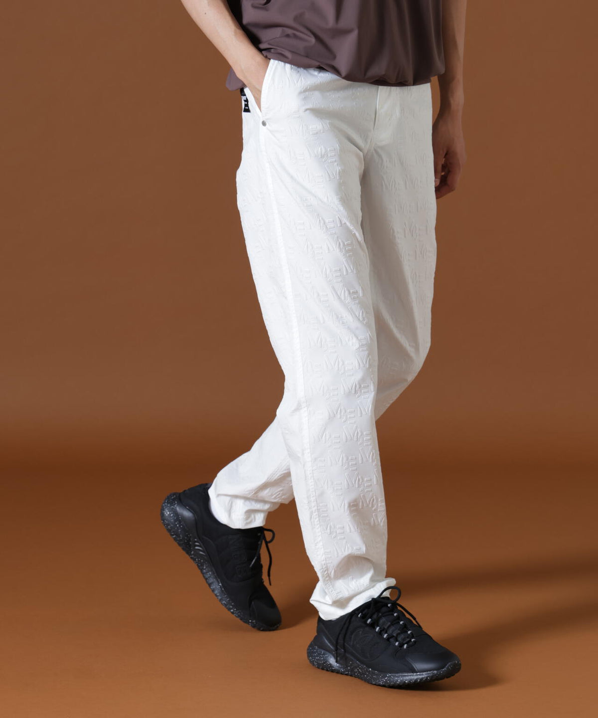 H:182cm/C:93/W:77/H:91 着用サイズ:5