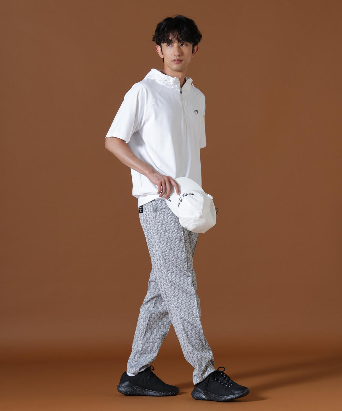H:182cm/C:93/W:77/H:91 着用サイズ:5