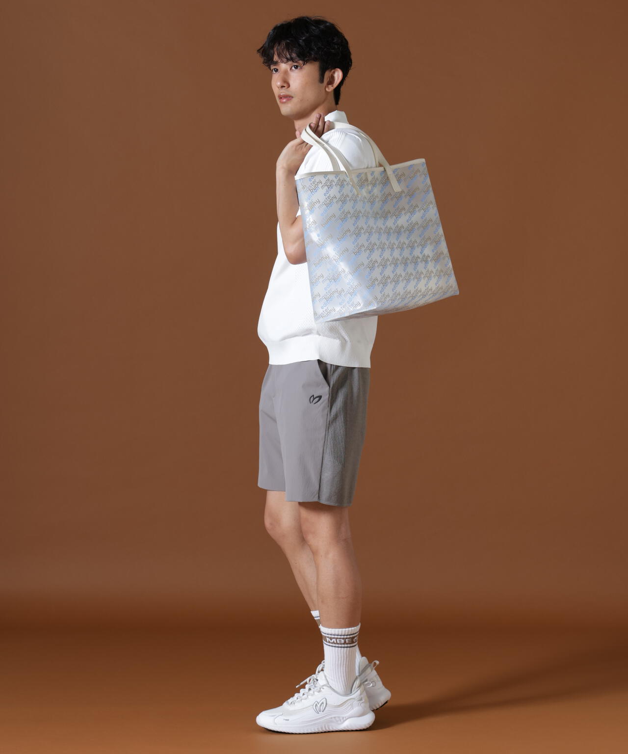 H:182cm/C:93/W:77/H:91 着用サイズ:5