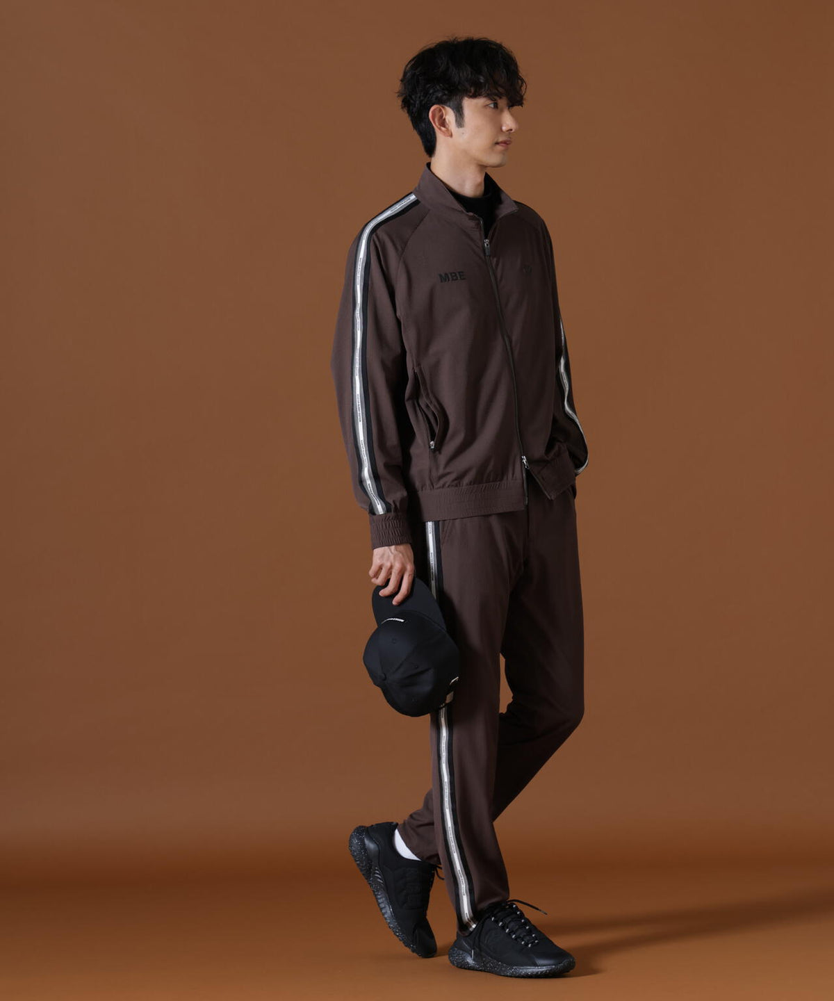 H:182cm/C:93/W:77/H:91 着用サイズ:5