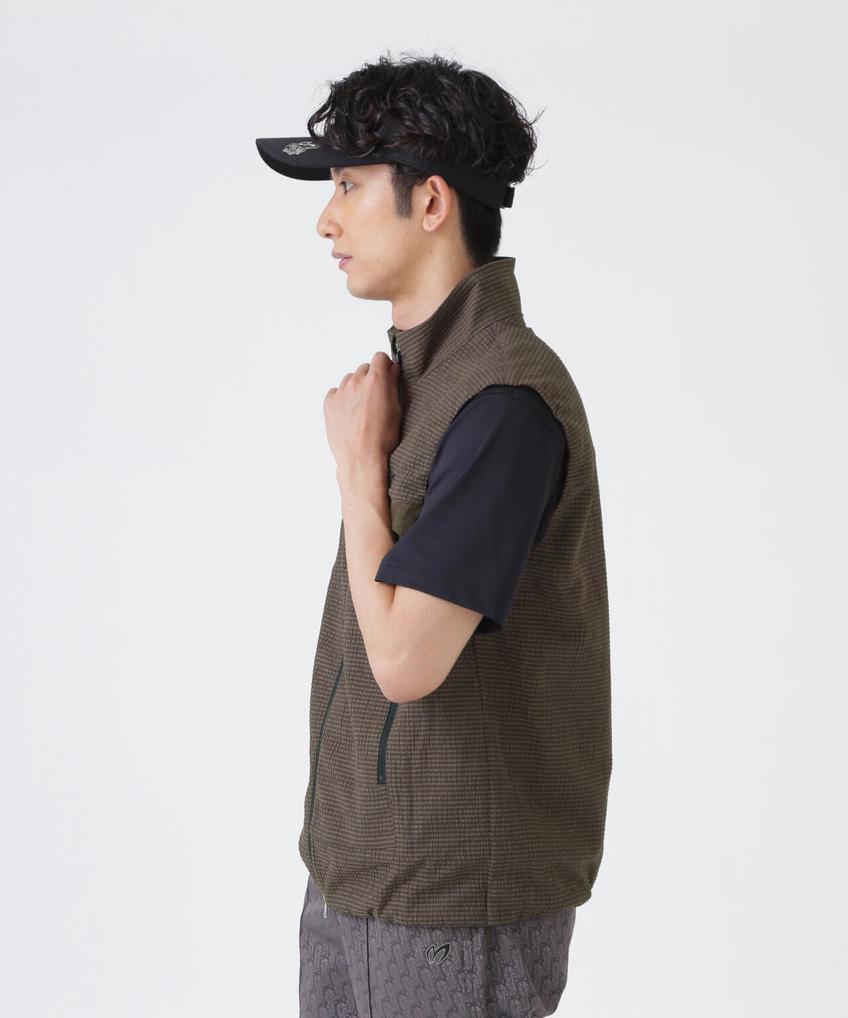 H:182cm/C:93/W:77/H:91 着用サイズ:5
