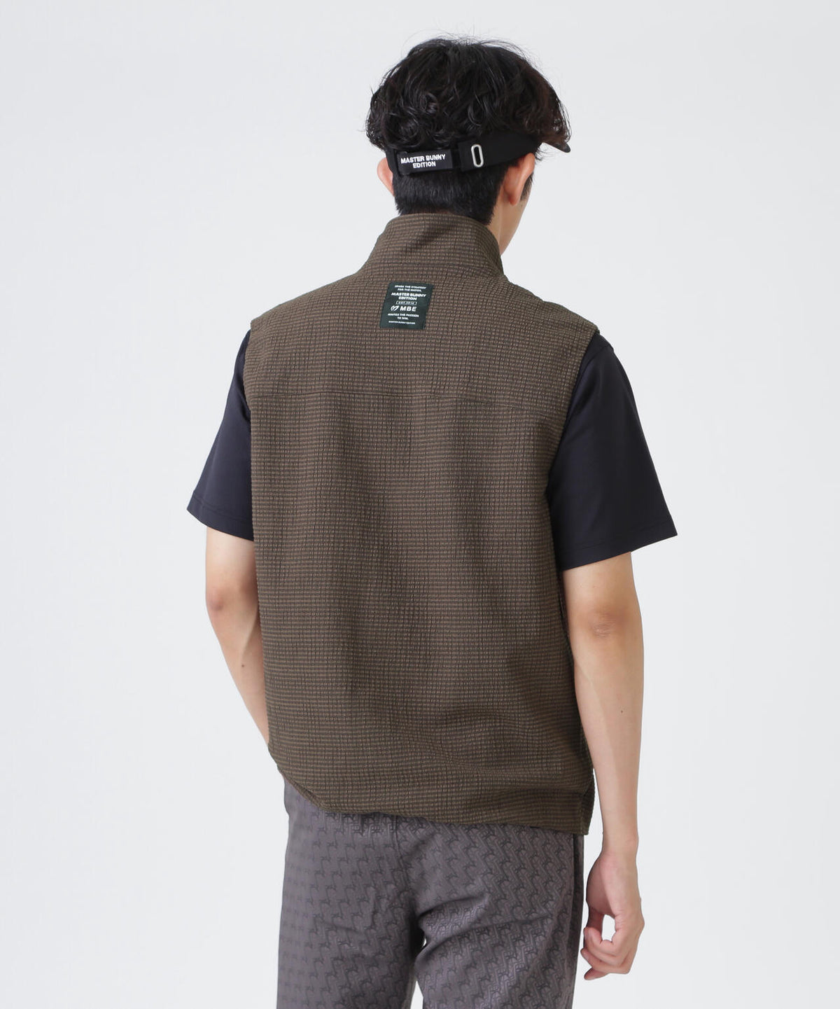 H:182cm/C:93/W:77/H:91 着用サイズ:5