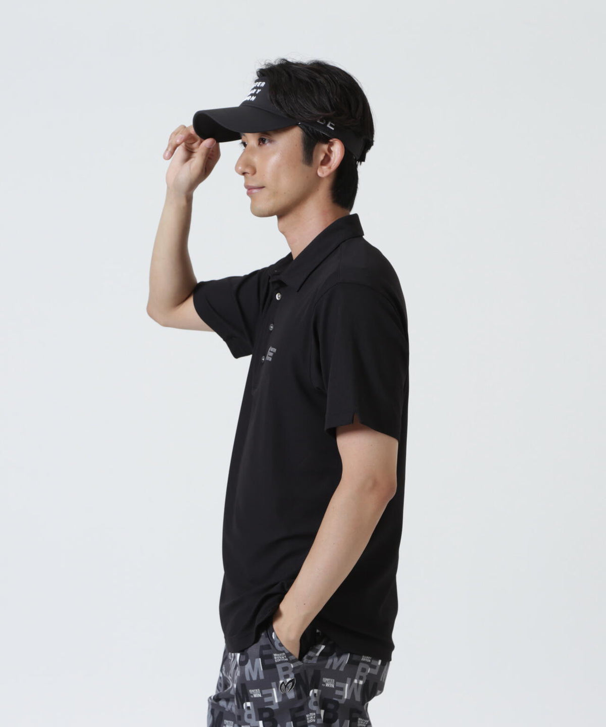 H:182cm/C:93/W:77/H:91 着用サイズ:5