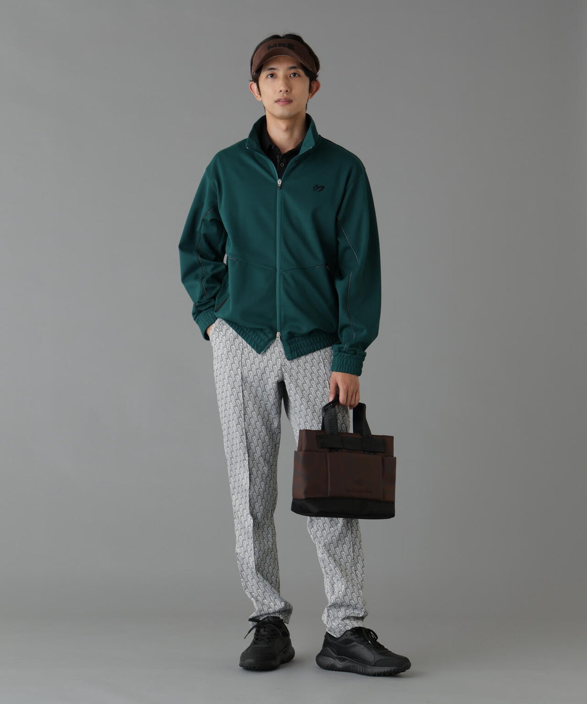 H:182cm/C:93/W:77/H:91 着用サイズ:5