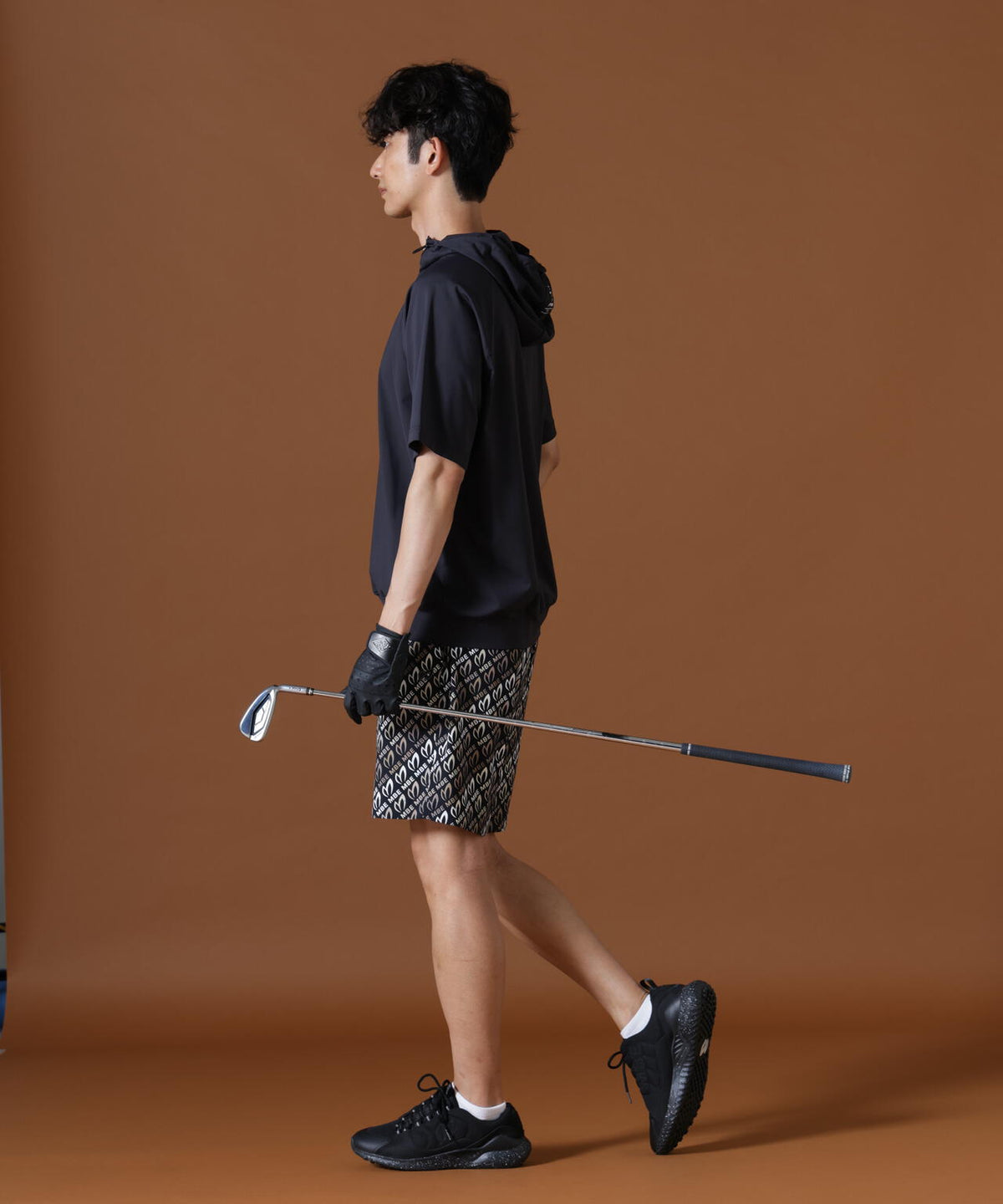 H:182cm/C:93/W:77/H:91 着用サイズ:5