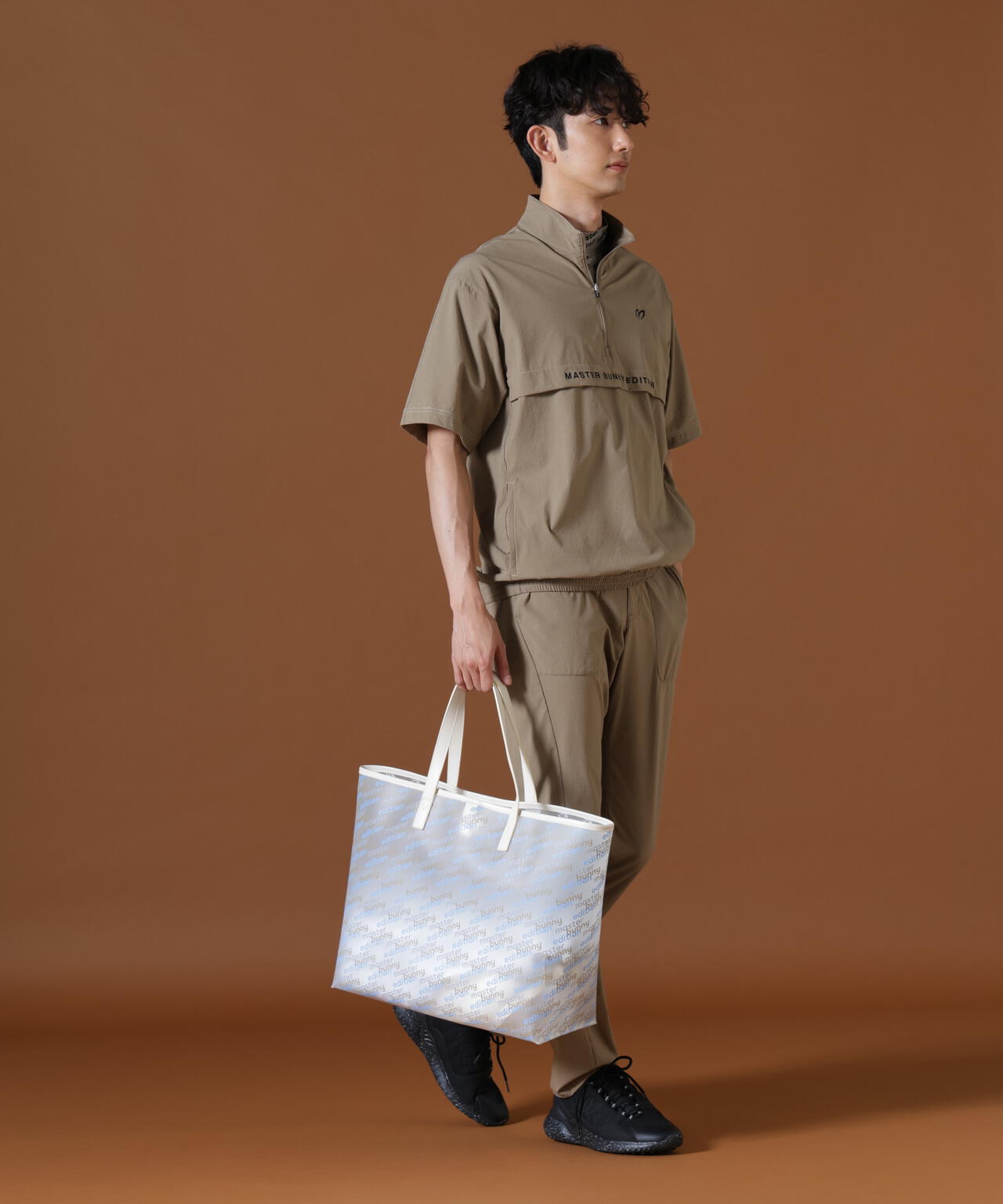 H:182cm/C:93/W:77/H:91 着用サイズ:5