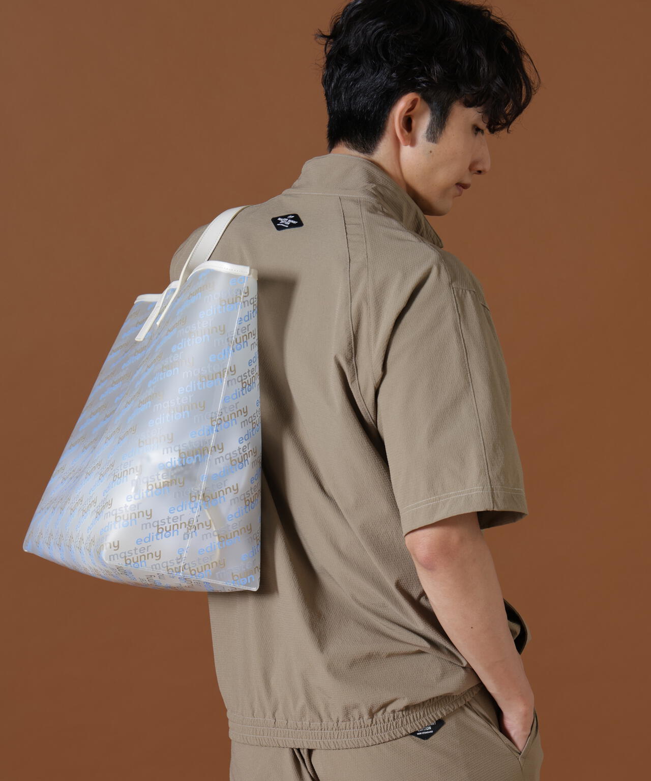 H:182cm/C:93/W:77/H:91 着用サイズ:5