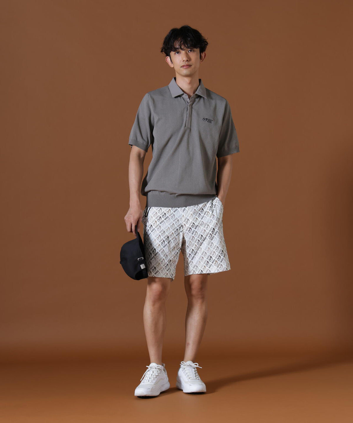 H:182cm/C:93/W:77/H:91 着用サイズ:5
