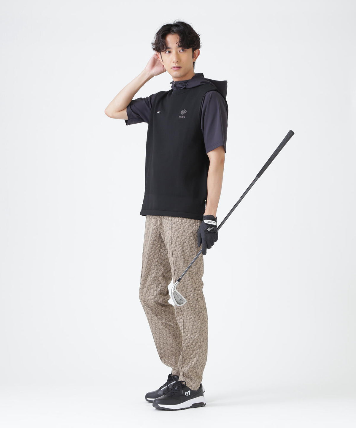 H:182cm/C:93/W:77/H:91 着用サイズ:5