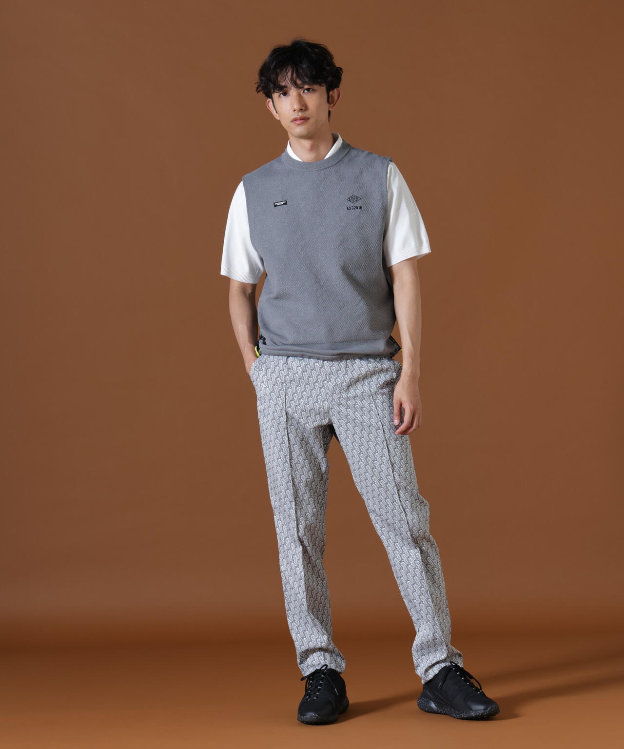 H:182cm/C:93/W:77/H:91 着用サイズ:5