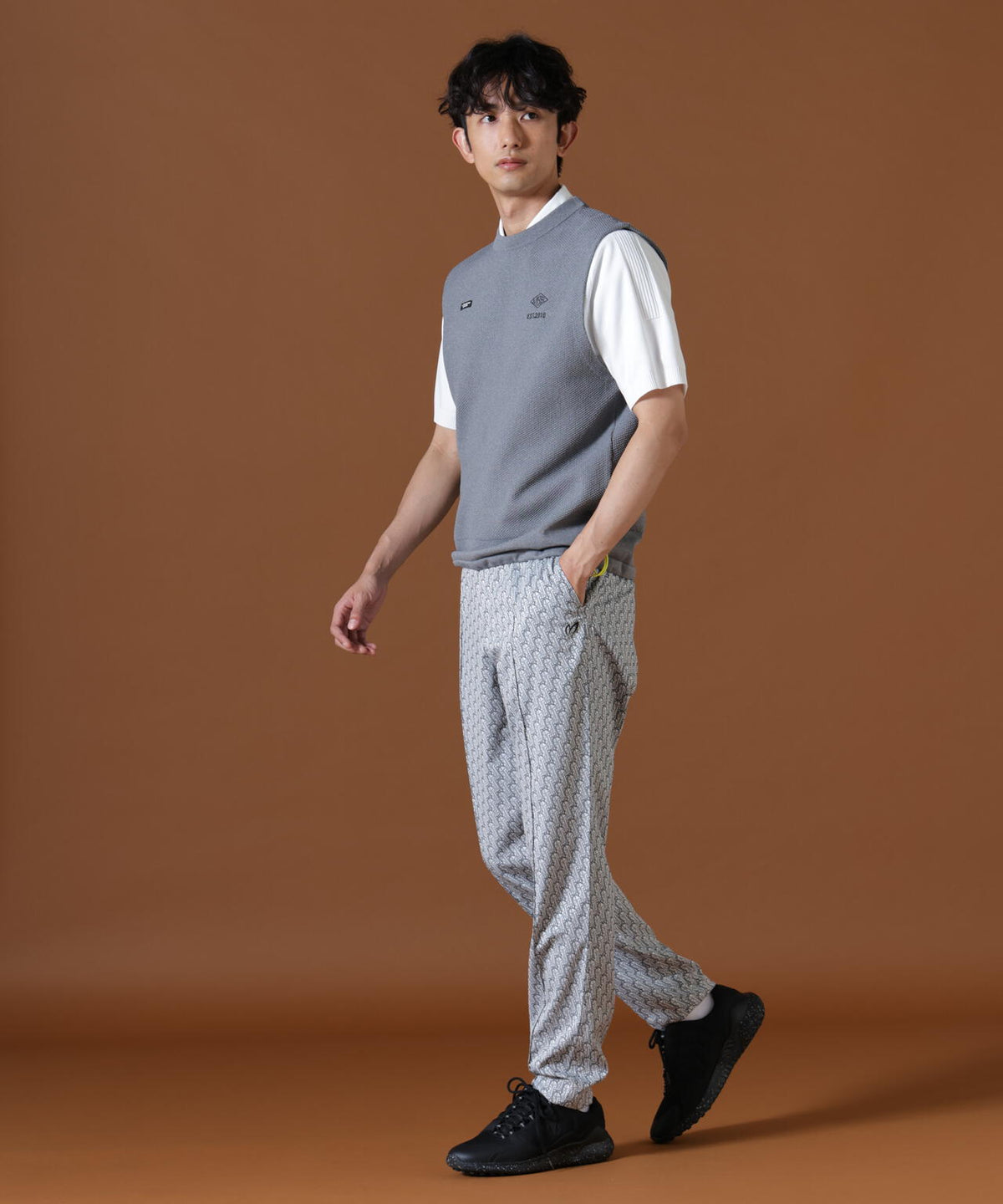 H:182cm/C:93/W:77/H:91 着用サイズ:5