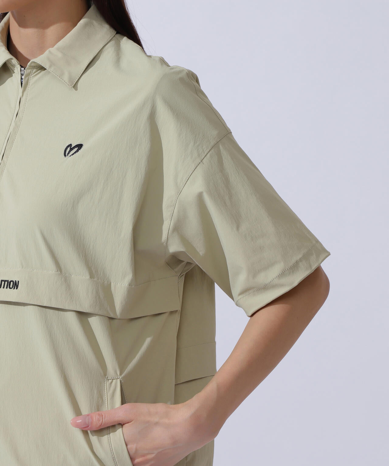 ナイロンストレッチプルオーバー