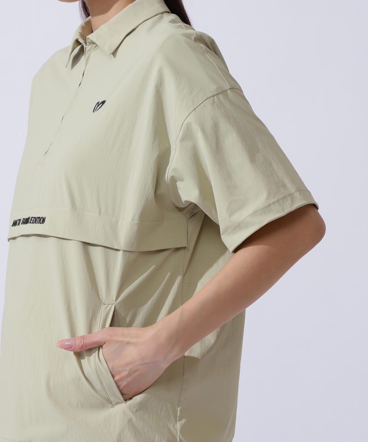 ナイロンストレッチプルオーバー